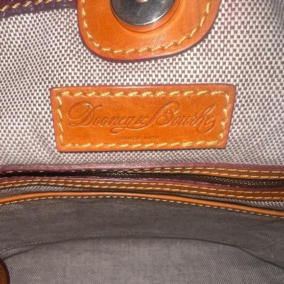 EUC Dooney & Bourke Pebble Grain Leather Convertible Shopper Tote Bag Eggplant - Picture 11 of 11